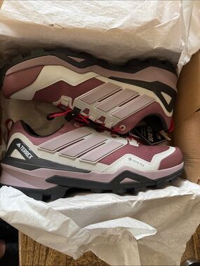 Adidas Terrex Women’s Gore-Tex Trail Shoes in Mauve/White